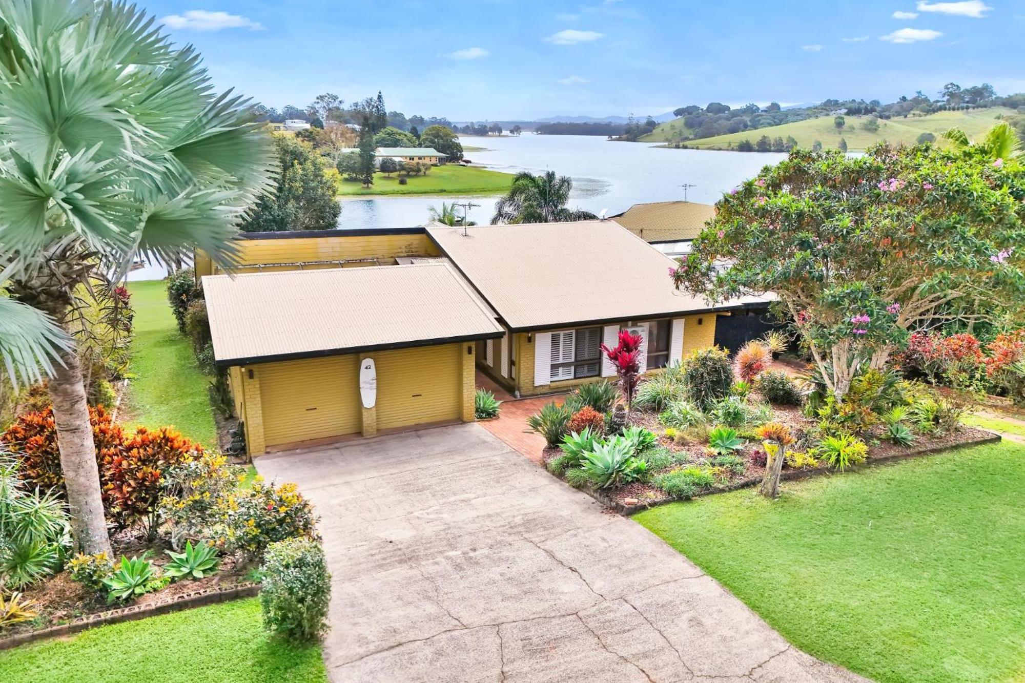 Villa Lakeside Tinaroo Only 2.5Km From Yungaburra Town Exterior foto