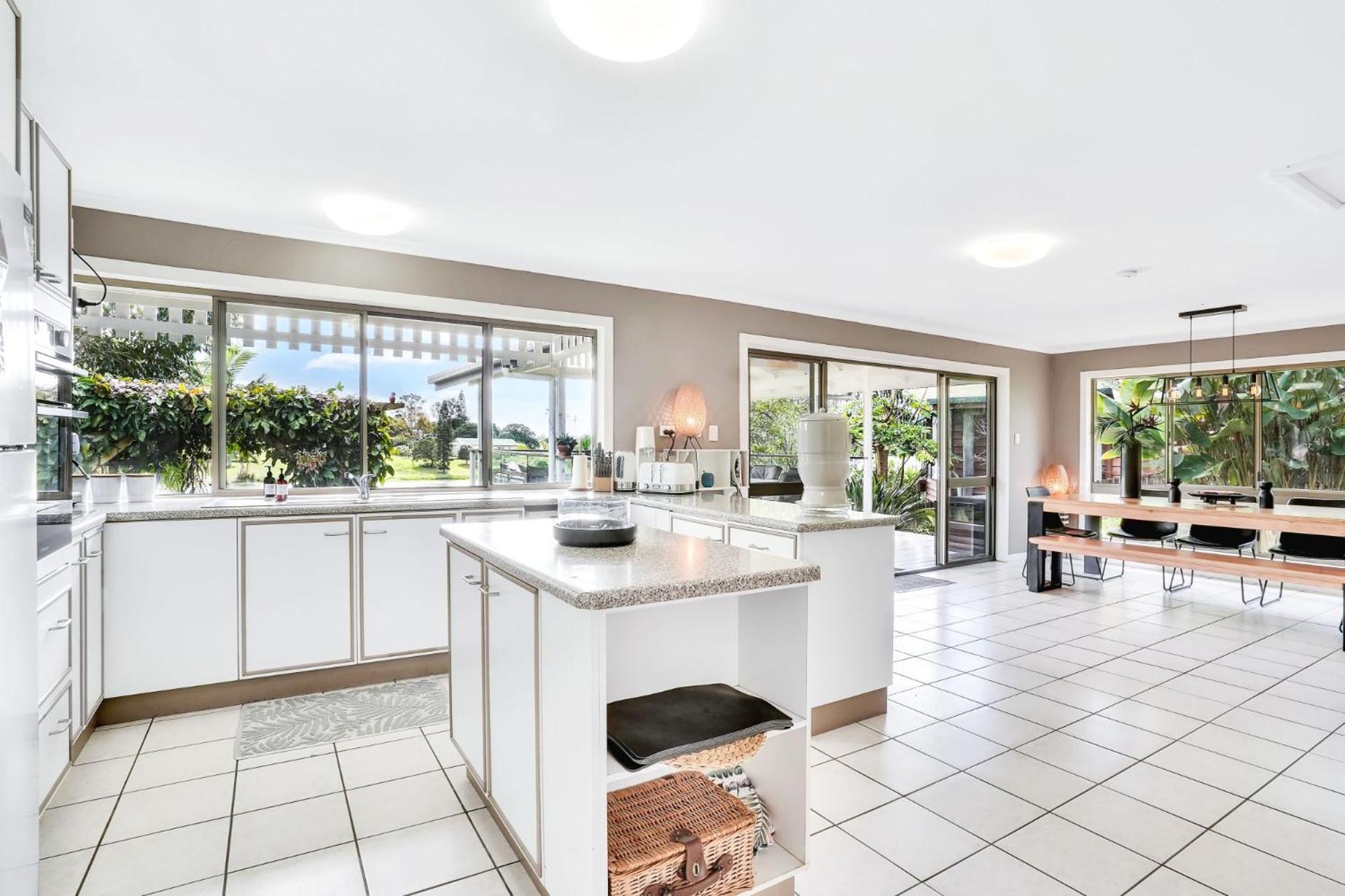 Villa Lakeside Tinaroo Only 2.5Km From Yungaburra Town Exterior foto